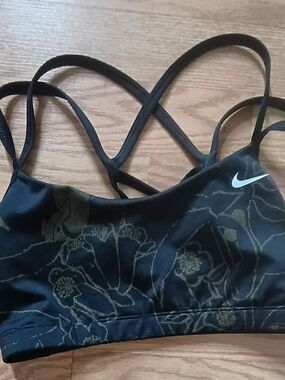 Nike Women's Black & Gold Floral Strappy Sports Bra M